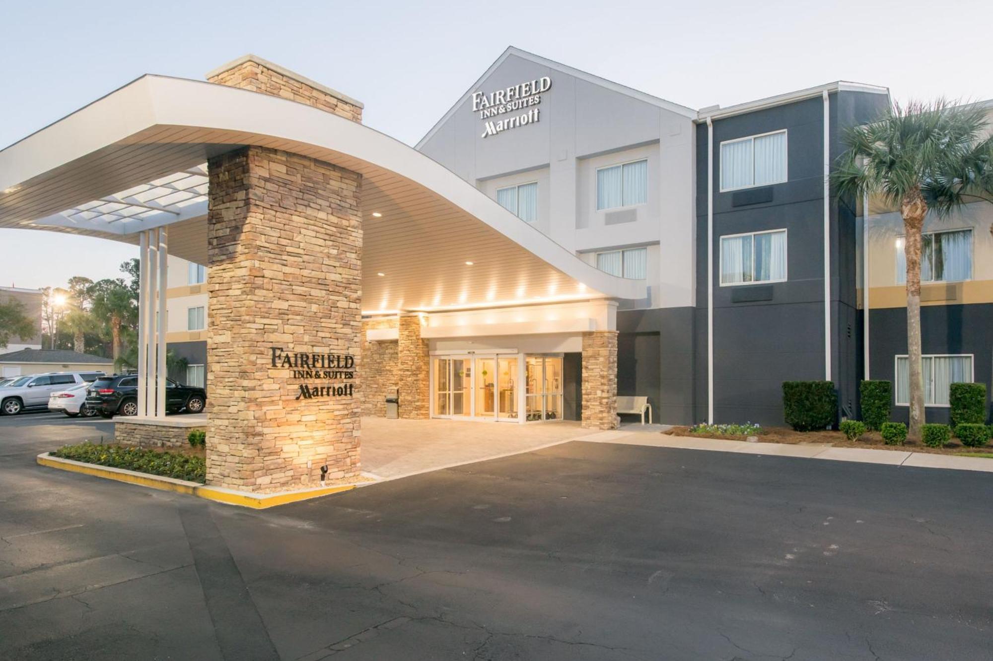 Fairfield Inn Suites Brunswick Exterior photo